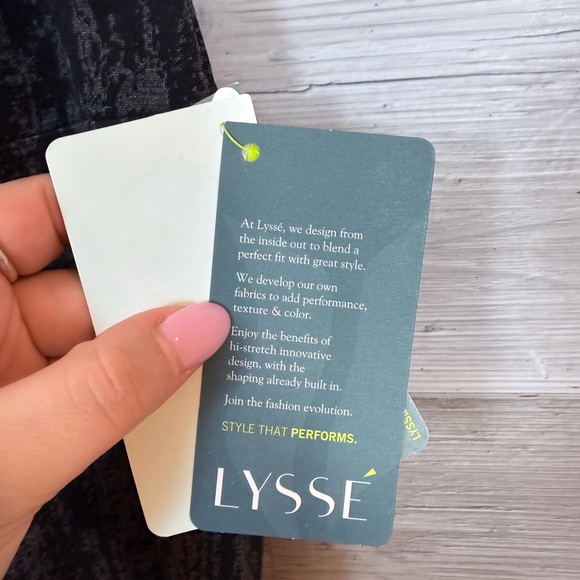 NWT Lyssé High Waist Leggings XS Black Ash Abstract Print Shaping - Picture 7 of 8